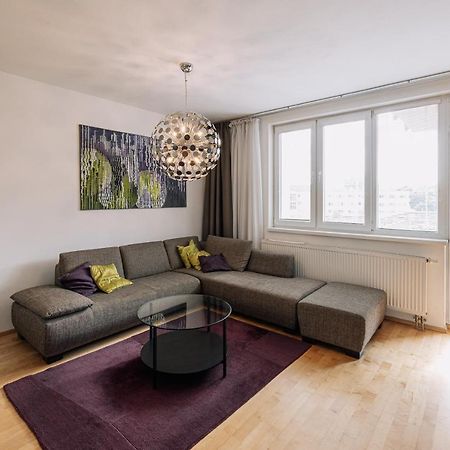 Apartment Family Bratislava Parking Slot Included! Buitenkant foto