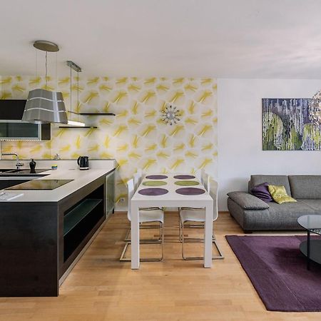 Apartment Family Bratislava Parking Slot Included! Buitenkant foto