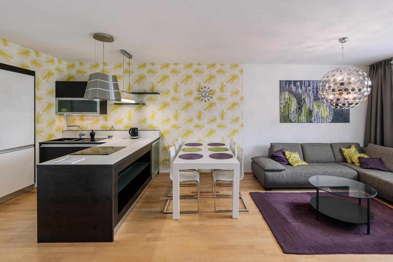 Apartment Family Bratislava Parking Slot Included! Buitenkant foto