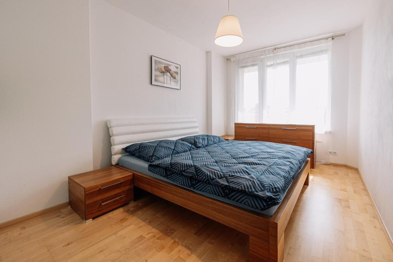 Apartment Family Bratislava Parking Slot Included! Buitenkant foto