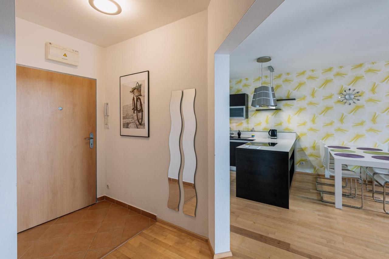 Apartment Family Bratislava Parking Slot Included! Buitenkant foto