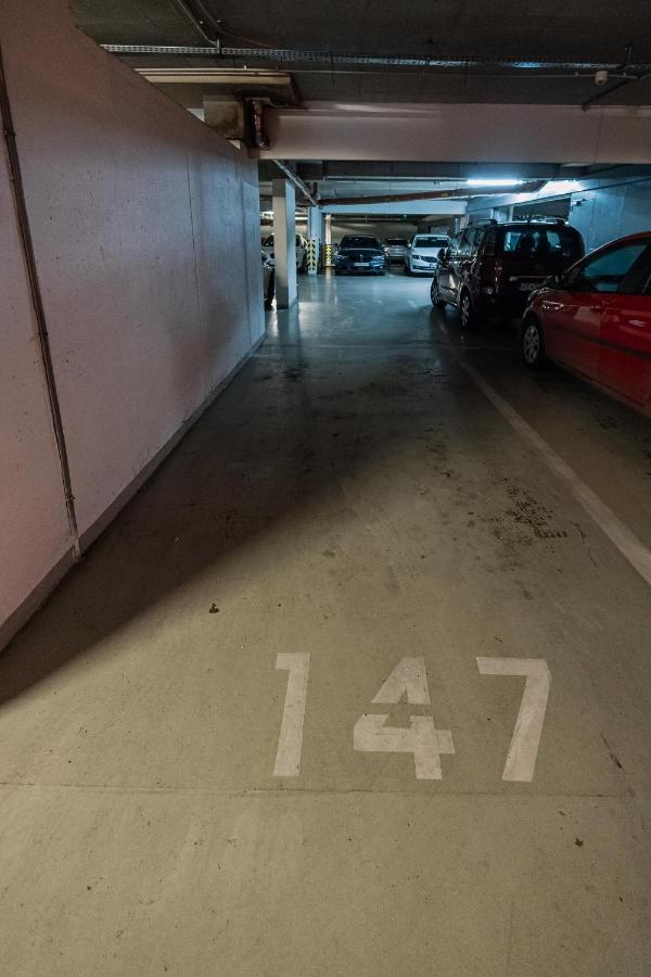Apartment Family Bratislava Parking Slot Included! Buitenkant foto
