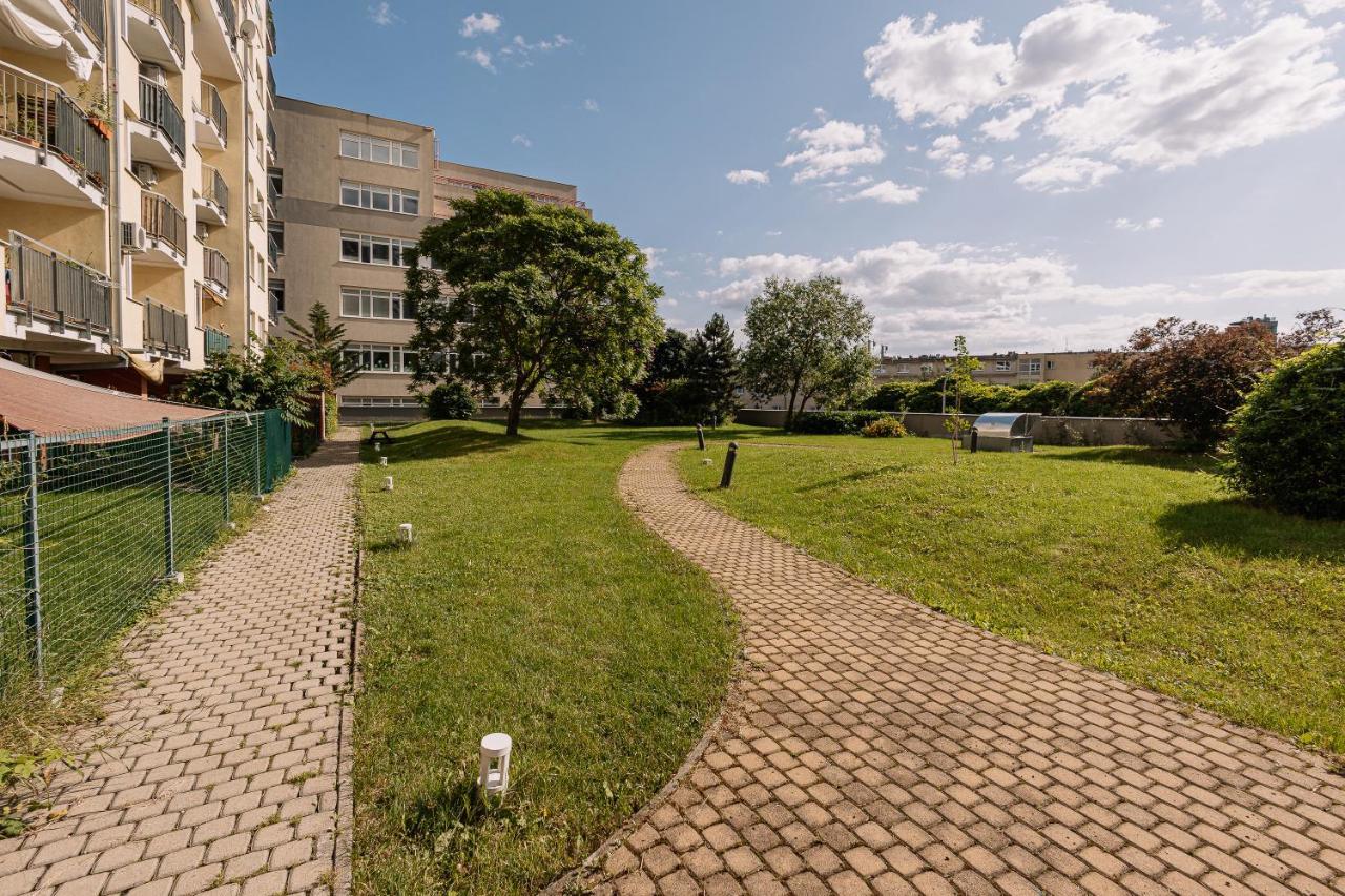 Apartment Family Bratislava Parking Slot Included! Buitenkant foto